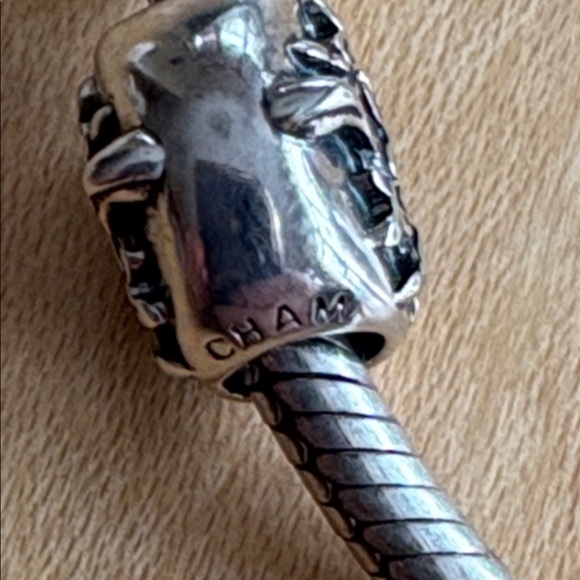 Chamilia January Snowdrop charm - Picture 3 of 6